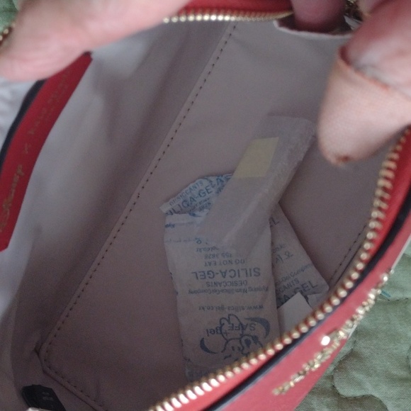 Disney x KATE SPADE Cosmetic case NWT - Picture 4 of 8